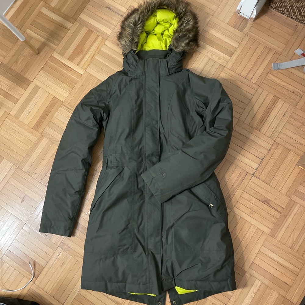 The North Face arctic parka (army green, size S)